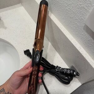Foxy Bae curling iron